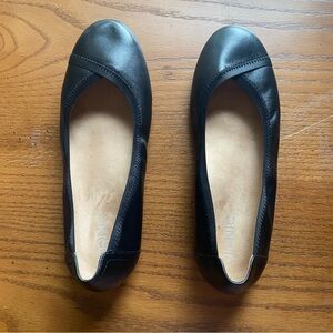 Vionic Black Leather Ballet Flats Carroll